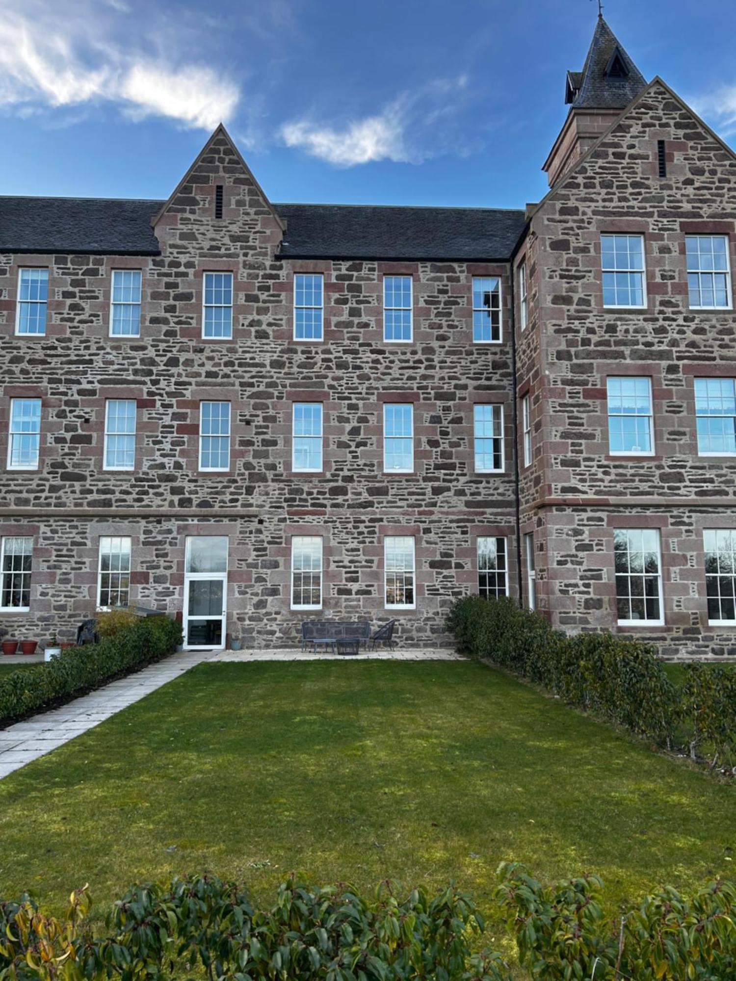 Inverness Great Glen Town House, 5 Minute Drive From Town Centre ภายนอก รูปภาพ