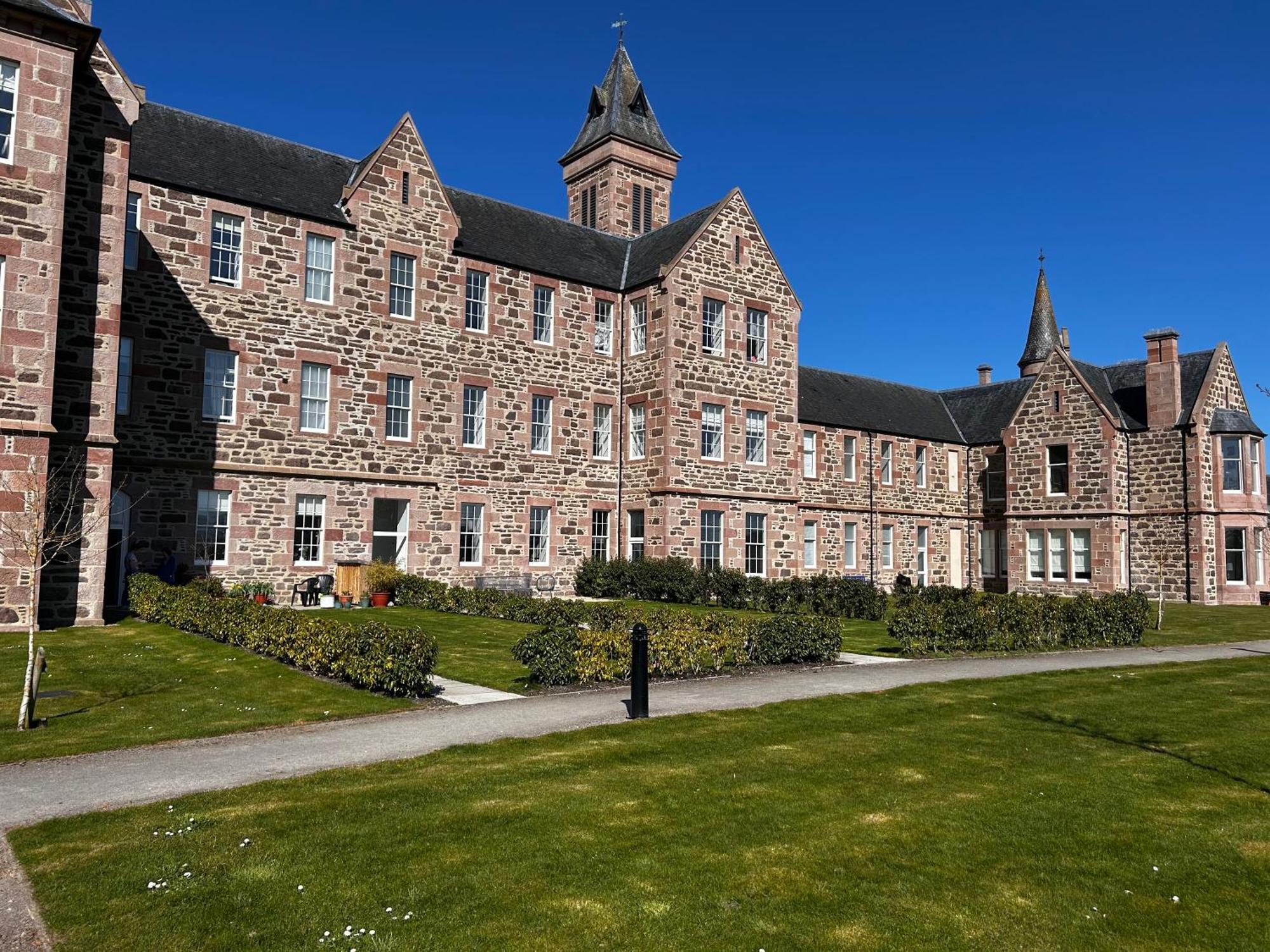 Inverness Great Glen Town House, 5 Minute Drive From Town Centre ภายนอก รูปภาพ